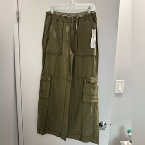 NWT Pilcro Green Cargo Pants Size 8